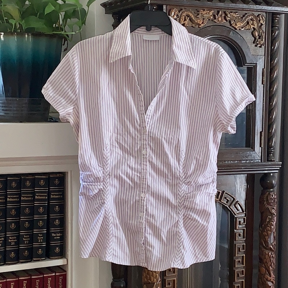 New York and Company Stretch Fit V-Neck Button Down, Short Sleeve Top, Sz 6-8